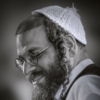 שמייכל אין אַ כיפּאַ :: Shmual & Vika Retro