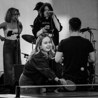 Сложный выбор  - сцена или пинг-понг? :: Магомед .