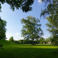 Я смотрел, как плывут облака весны уходящей - вдаль они уплыли…...Кагава Кагэки :: Галина 