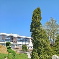 На фоне Дворца Культуры :: Виктор 