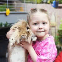 девочка и кролик :: Александра Николаева