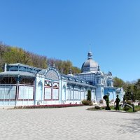 Один из культурных центров со зрительным залом и картинной галереей. :: Виктор 