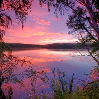 Восхищаясь красками заката... :: Алексей Мезенцев