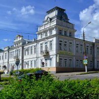 Чебоксары. Здание земской аптеки. :: Пётр Чернега Чебоксары. Здание земской аптеки. :: Пётр Чернега