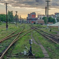 Бесконечность железнодорожных путей завораживает. :: Александр Филатов