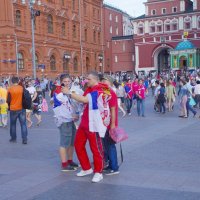 Селфи сербов на Красной площади :: Сергей Швечков