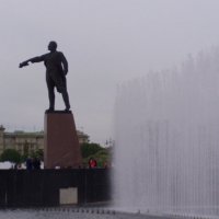 Ленин и фонтан ... СПБ, Московский проспект.. :: vadim 