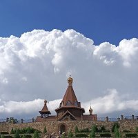 Церковь в парке Лога :: Татьяна Пальчикова Церковь в парке Лога :: Татьяна Пальчикова