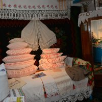 На экскурсии...деревенский дом...как вчера... :: александр донченко На экскурсии...деревенский дом...как вчера... :: александр донченко