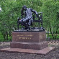 Памятник А.С. Пушкину в Лицейском саду города Пушкина :: Татьяна Машошина Памятник А.С. Пушкину в Лицейском саду города Пушкина :: Татьяна Машошина