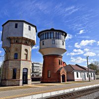 Водонапорные башни на привокзальной площади Гусева. :: Валерия Комова Водонапорные башни на привокзальной площади Гусева. :: Валерия Комова