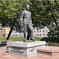 Памятник  С.И.Гусеву. :: Валерия Комова