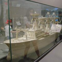 Призраки :) Посетители и макет корабля :: Анна Воробьева