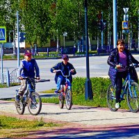 Июнь...Велосипедный ребячий десант! :: Владимир 