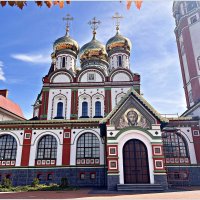 Вход в храм. :: Валерия Комова