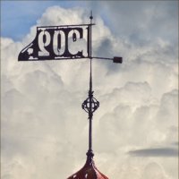 Флюгер на шпиле корпуса «НИИ фтизиопульмонологии» по ул. Некрасова :: Станислав Лебединский