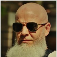 ВЗГЛЯД СКВОЗЬ ТЁМНЫЕ ОЧКИ... :: Elvira E. 