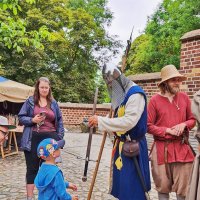 "Испытай, завладев ещё тёплым мечом..." :: Андрей K.