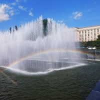 Радуга в фонтане :: Ирина Румянцева Радуга в фонтане :: Ирина Румянцева