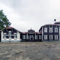 Деревянный железнодорожный вокзал (памятник архитектуры XIX века) :: Gen Деревянный железнодорожный вокзал (памятник архитектуры XIX века) :: Gen