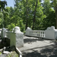 Мостик возле храма Серафима Саровского :: Сергей Швечков