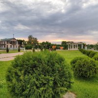 Закат на набережной :: Денис Бочкарёв