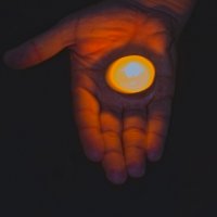 Ладошка со свечкой. :: Giant Tao /