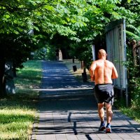 Бег укрепляет здоровье... :: Николай Саржанов