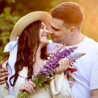 Сорвали...Она-цветы,он-поцелуй. :: Натали Королева