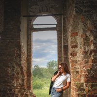 На руинах культового сооружения. :: Владимир Крышковец