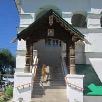 Звенигород. Крыльцо собора :: Дмитрий Никитин