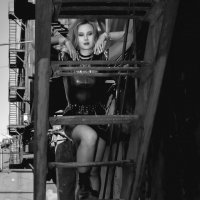 Миловидное восхождение в брутальных пространствах :: Валерий Паршин