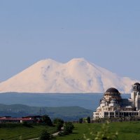 Женский монастырь на фоне Эльбруса :: Александр Кондаков