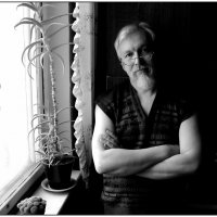 Портрет у окна 2 :: Михаил Зобов