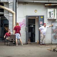 На заднем дворе. :: Александр Бродский