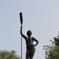 Девушка с веслом :: Ninell Nikitina