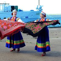 на теплоходе музыка играла :: Александр 