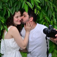 Прогулка у фонтана 5 :: александр донченко