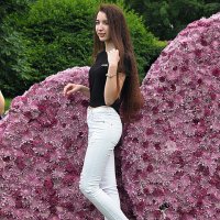 цветы и девушка :: Олег Лукьянов