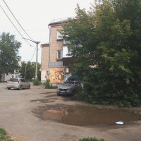 Красное-белое, рядом с домом. :: Игорь Солдаткин