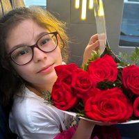 Девочка с розами :: Наталья 