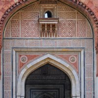 Вход в мечеть Qila-i-Kuhna в старом форте г. Дели :: Георгий А