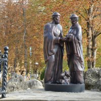 Парк культуры и отдыха г. Изобильный, памятник Петру и Февронии :: Надежда Куркина Парк культуры и отдыха г. Изобильный, памятник Петру и Февронии :: Надежда Куркина