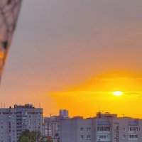 Июльским знойным вечером в Ижевске :: Леонид Абросимов