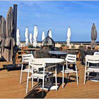 Утро. Кафе у моря. :: Валерия Комова