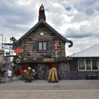 Самый большой домик на куриных ножках в мире :: Александр Самый большой домик на куриных ножках в мире :: Александр