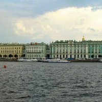 Дворцовая набережная :: Сергей Карачин
