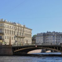 Дом на Мойке 100 (Музей Петербуржский художник) и Поцелуев мост :: Татьяна Машошина