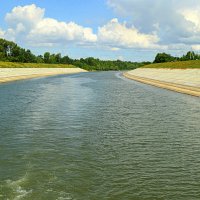 Входим в шлюзы - по Обской протоке :: Татьяна Лютаева