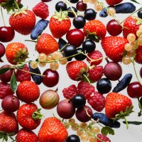 ягодное ассорти :: Сергей Ц